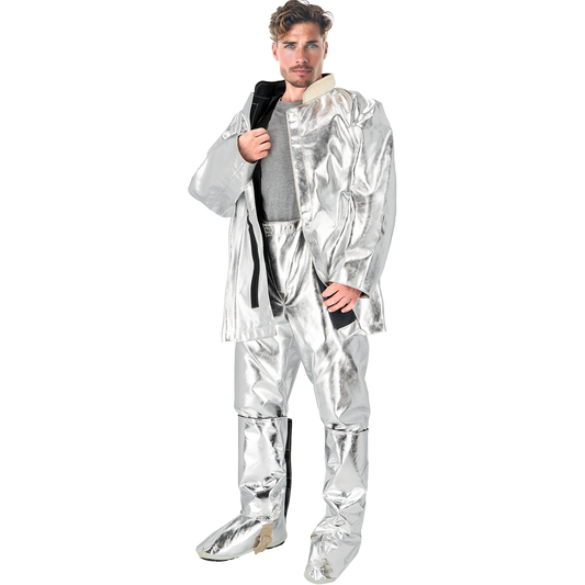 Papildomos Apsaugos Funkcijos: Sagų uždangalas, pagamintas iš metalizuoto audinio, apsaugo nuo skysto metalo prilipimo. Taip pat yra ventiliacijos angos nugaroje ir pažastyse, užtikrinančios geresnę oro cirkuliaciją ir patogumą net ilgai dirbant.  Panaudojimo Sritis: Ši striukė skirta dėvėti kartu su kitais apsauginiais drabužiais, dirbant su lydytomis ir supiltomis plieno bei spalvotųjų metalų masėmis. Rekomenduojama metalo liejikams, valcavimo darbininkams, lydyklų darbuotojams.