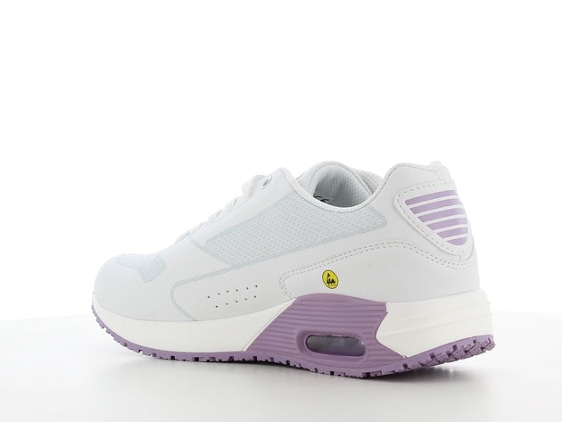 Viršus: Sintetinė oda, kuri užtikrina patvarumą ir komfortą. Pamušalas: Kvėpuojantis tinklelis, kuris užtikrina gerą oro cirkuliaciją ir komfortą visą dieną. Pado Įdėklas: SJ putplasčio įdėklas, suteikiantis papildomą patogumą. Padas: PU/gumos (NBR) mišinys, užtikrinantis puikų sukibimą su paviršiumi. Išimamas Vidpadis: Galima reguliariai keisti arba naudoti savo ortopedinius vidpadžius didesniam komfortui.