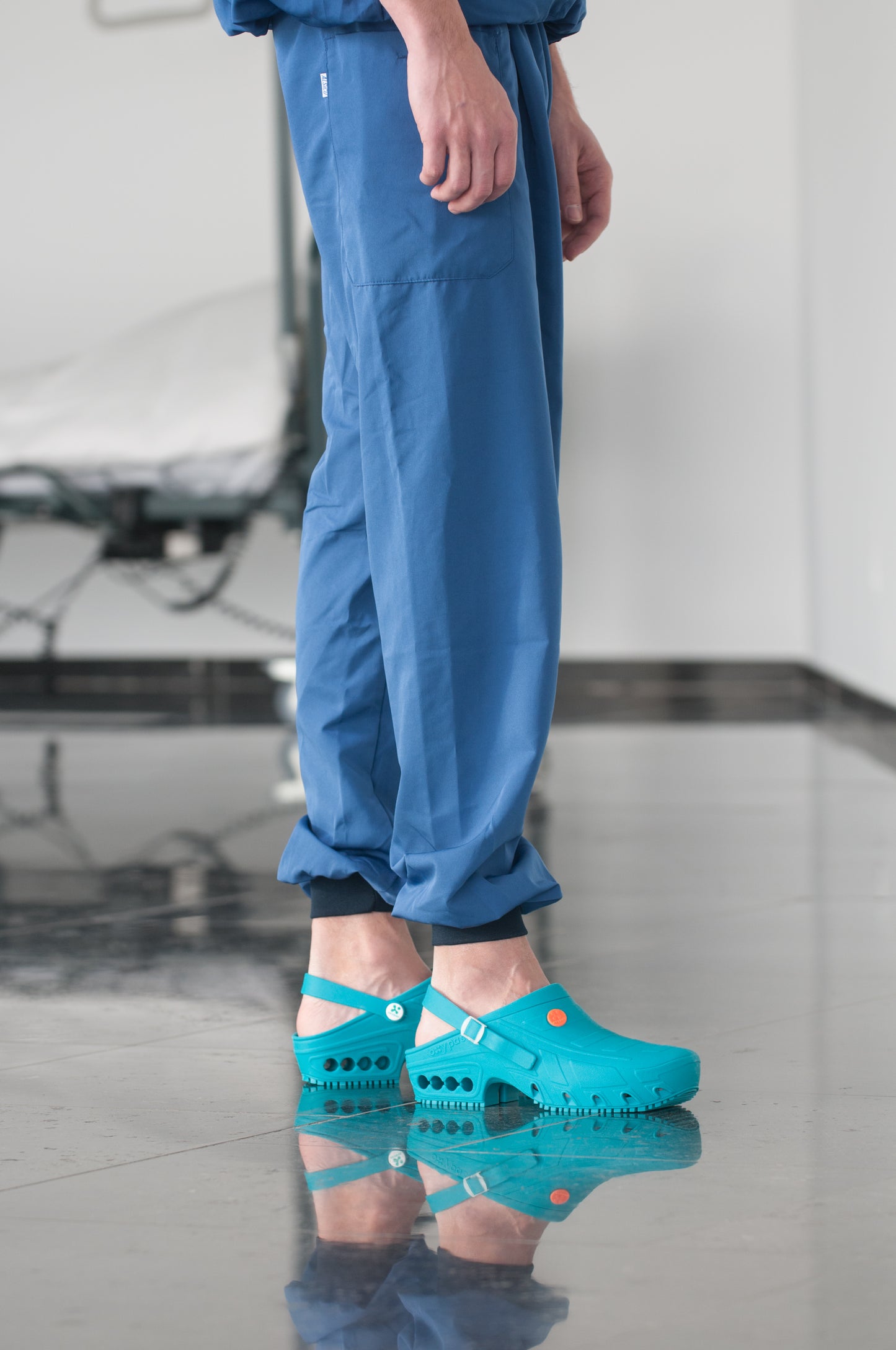 Neslidžios klumpės OXY CLOG OB ESD A SRA E, sterilizuojamos autoklave (įvairių spalvų)