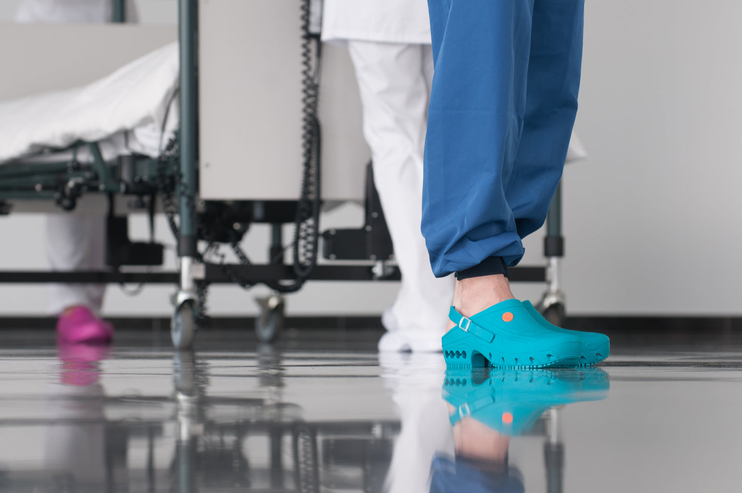 Neslidžios klumpės OXY CLOG OB ESD A SRA E, sterilizuojamos autoklave (įvairių spalvų)