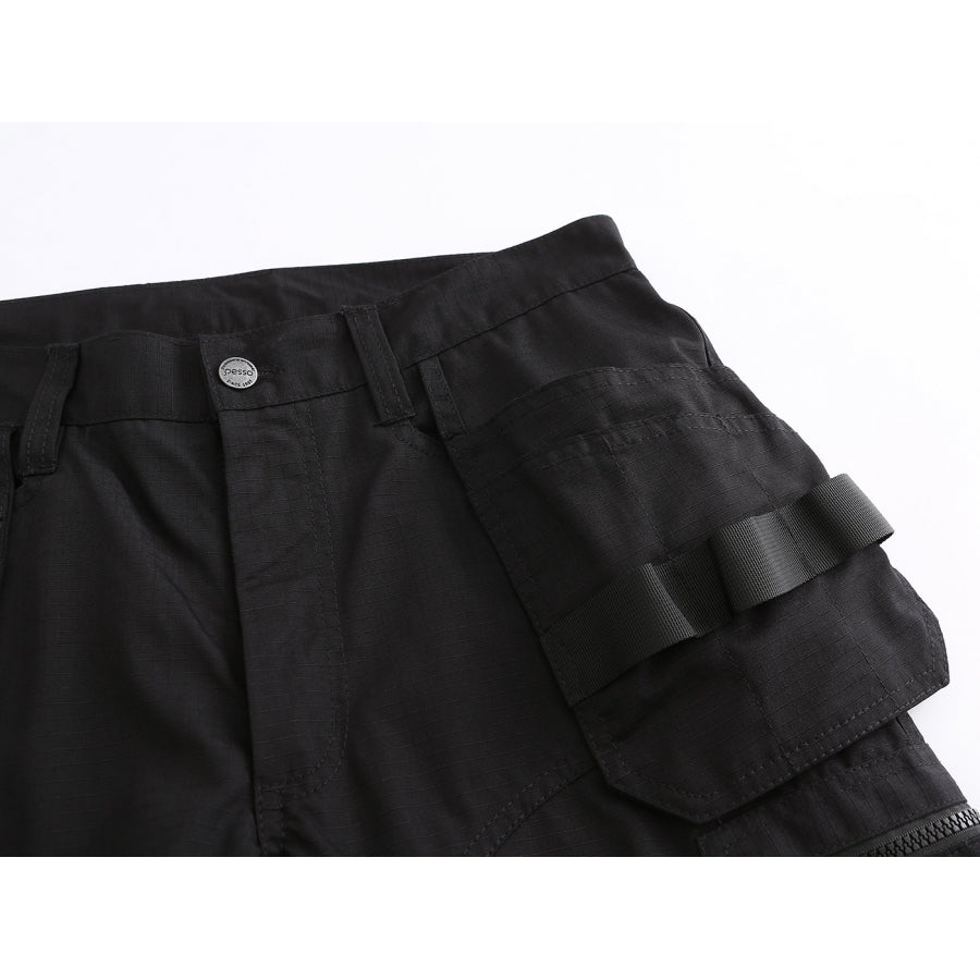 Funkcionalios kišenės: 4 priekinės kišenės, nugaroje dvi praplatintos kišenės, klešnių šoninės kišenės. Kišenė ruletei, plaktukui, mobiliam telefonui. 