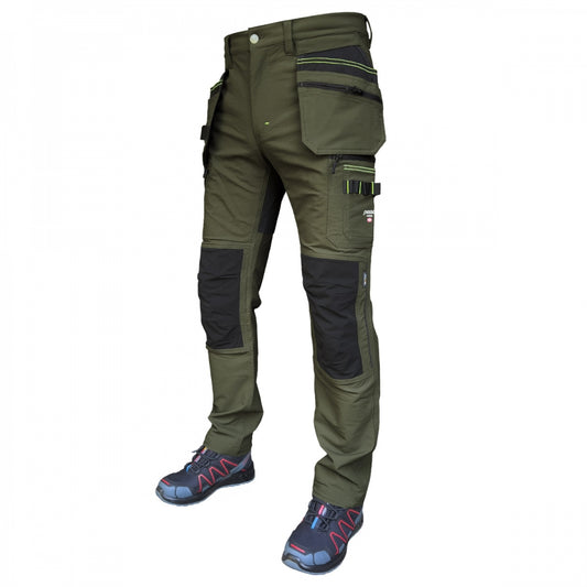 Kelnės pasiūtos iš ypač stipraus  audinio ilgaamžiškumui užtikrinti. Legendinio Cordura® audinio detalės bei 4-Way Stretch tamprus audinys, garantuojantis judesių laisvę, komfortą ir oro cirkuliaciją. Naujausių technologijų audiniai! 