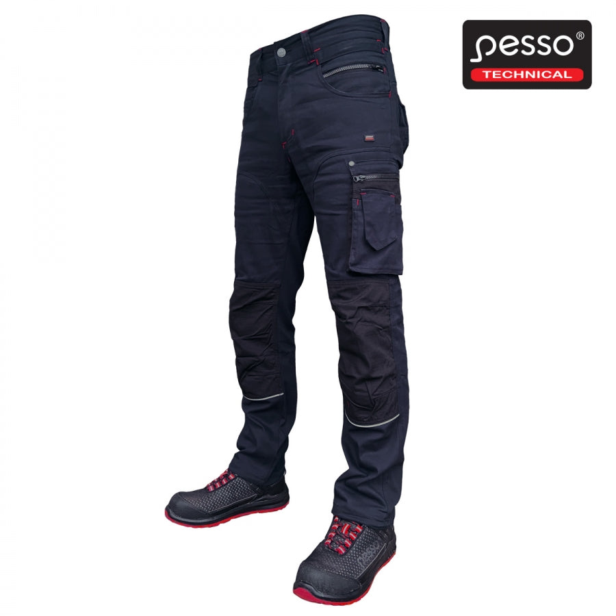 Darbo kelnės Pesso iš itin tvirto medvilninio STRETCH audinio su elastanu Audinys su elastanu. Medvilninis tvilo audinys su 2 % minimaliu kiekiu elastano yra lengvas ir itin tamprus, kartu išlaikant audinio atsparumą plyšimui. Kelnių kišenės ir antkelių zonos yra iš itin tvirto RIP STOP audinio.