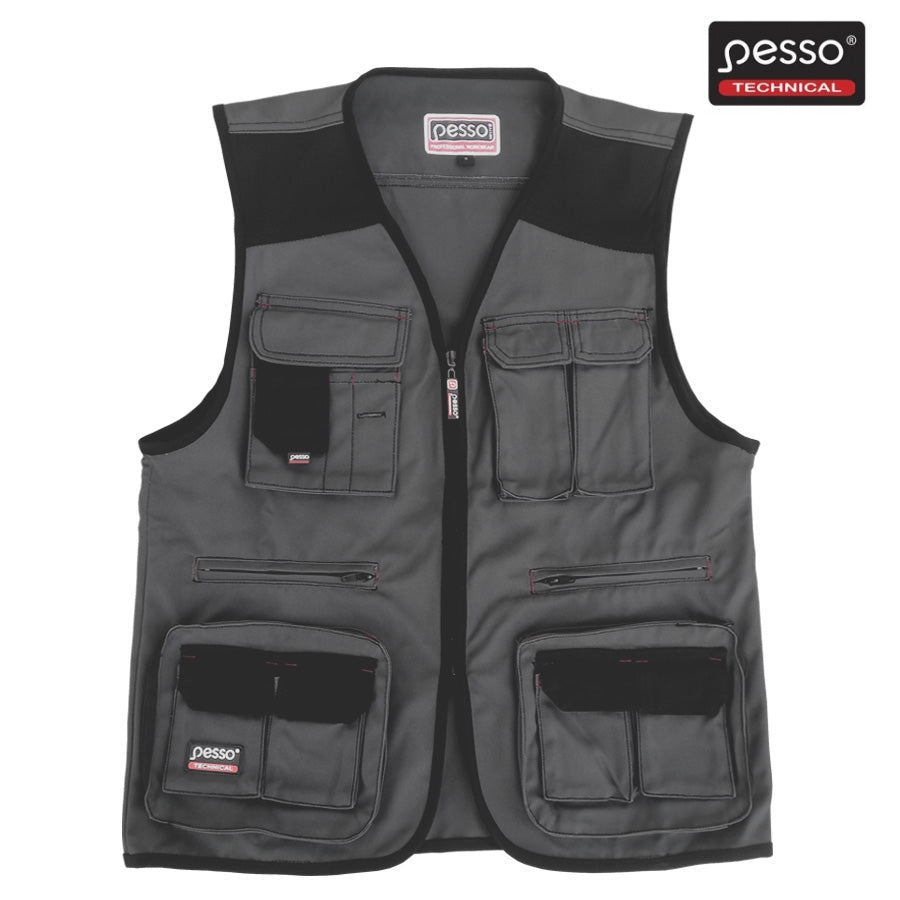 Darbo liemenė iš itin tvirto Canvas audinio. PESSO CANVAS pilką kolekciją sudaro 6 gaminiai: švarkas, kelnės KDCP, kelnės su pakabinamomis kišenėmis ir Cordura audinio sutvirtinimasi KDP110P, puskombenzonis, liemenė ir kepurė.