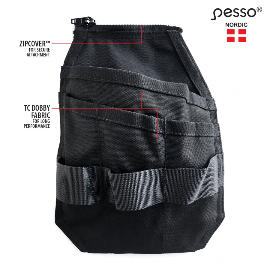 Pakabinama tūrinė kišenė įrankiams Pesso, kairė | POCKET1L  Nusegama itin tvirto poliesterio/medvilnės 88/12 TC DOBBY audinio tūrinė kišenė.  Kišenė turi kelias papildomas sekcijas. Itin talpi. Kišenės tvirtinamos sistema ZIPCOVERTM   patogiam ir saugiam užsegimui.  Kišenės tinkamos Pesso kelnėms.  Audinys: 88% pliesteris, 12% medvilnė TC DOBBY audinys