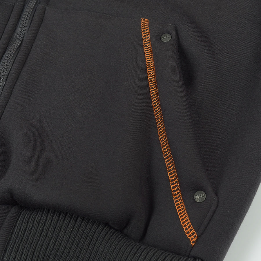 trys kišenės, kišenė krūtinės srityje užsegama užtrauktuku