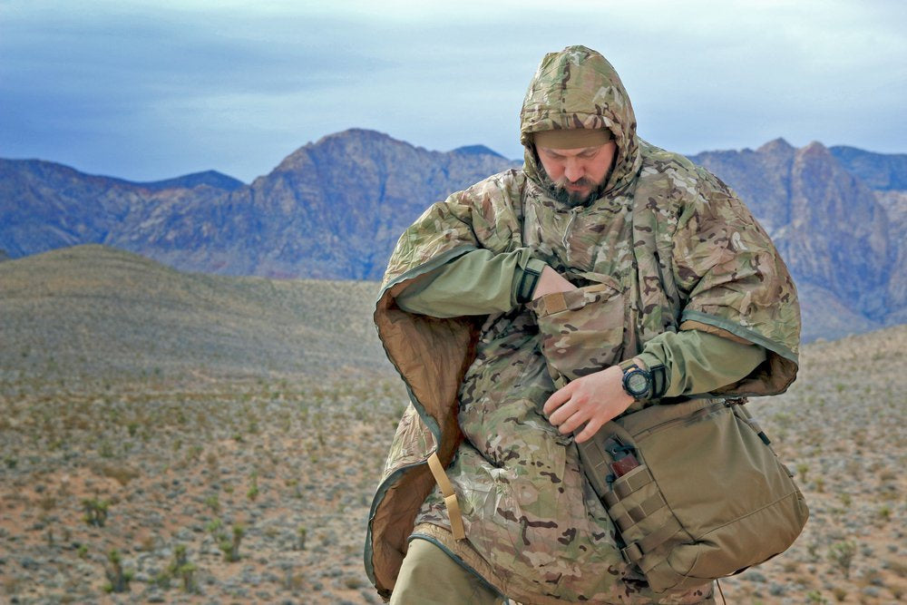 Universalus šiltas apklotas/pončas Helikon-Tex Swagman Roll Poncho, spalva Woodland