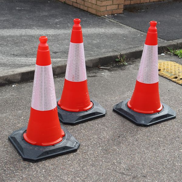 JSP kelio kūgiai saugiam eismui. Saugaus eismo prekių parduotuvė