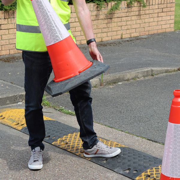 JSP kelio kūgiai saugiam eismui. Saugaus eismo prekių parduotuvė