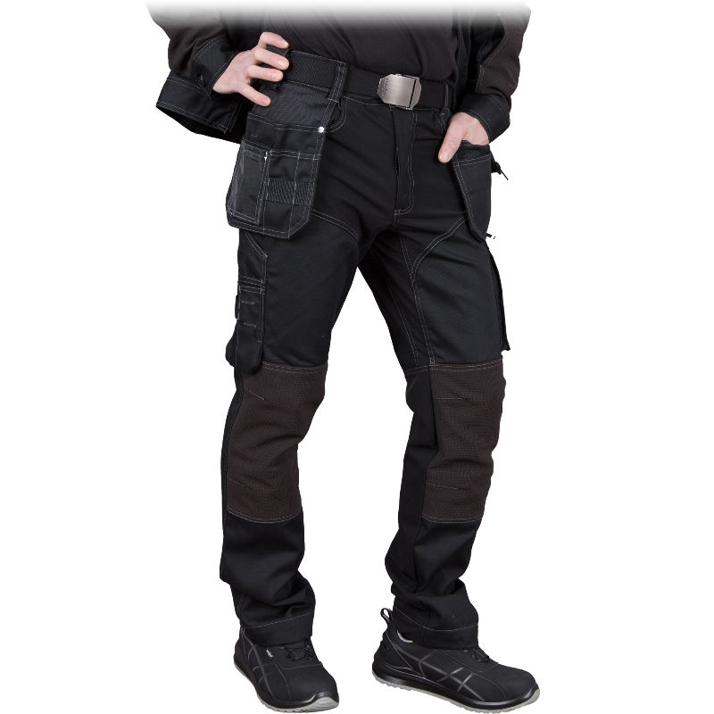 Aukštos kokybės firminės darbo kelnės. Elastingos, nevaržo judesių. Kelių apsaugos įstatomos iš vidinės pusės.