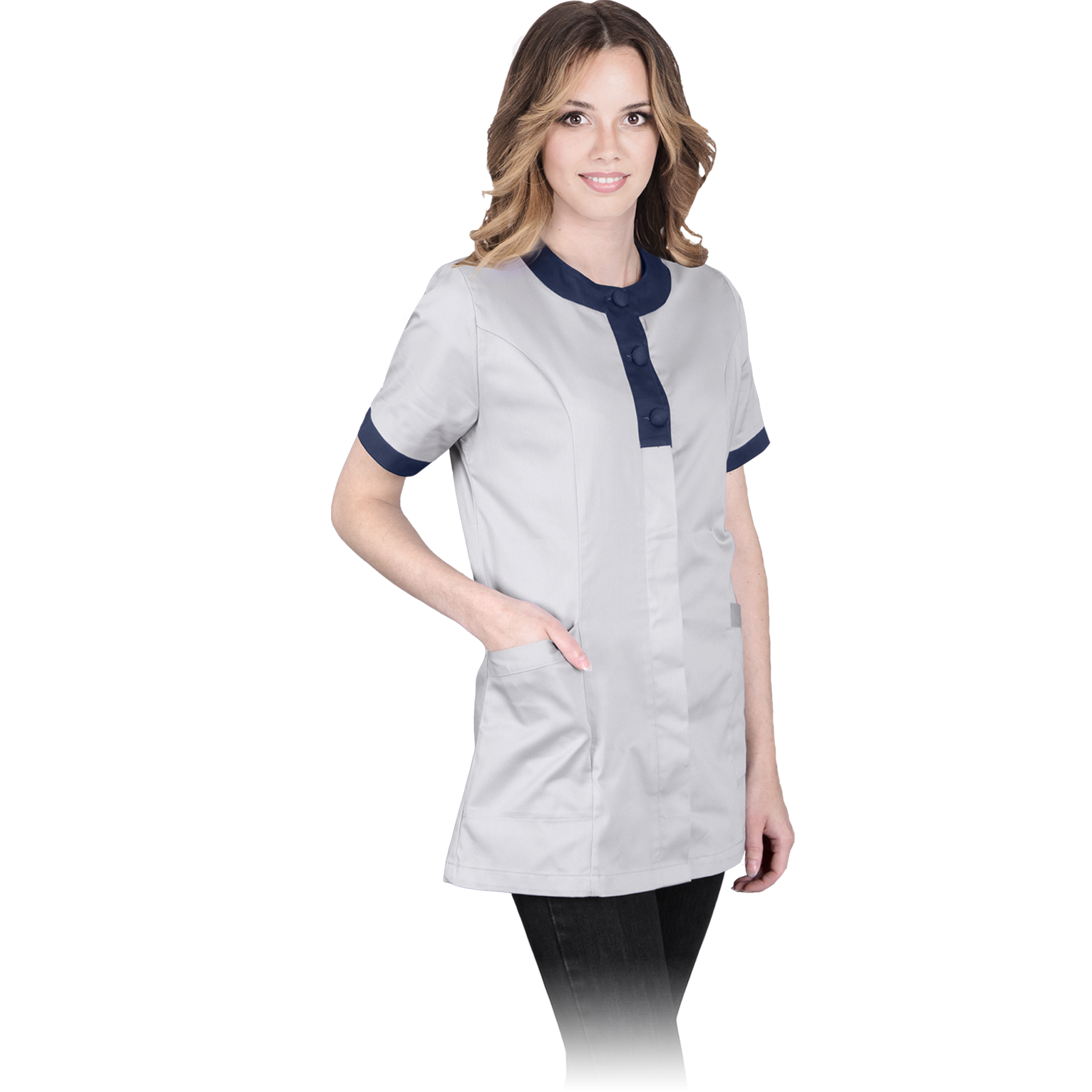 Moteriška palaidinė darbui, trumpomis rankovėmis. 50% poliesteris, 50% medvilnė Tankis: 195 g/m² užsegama septyniomis sagomis, iš kurių keturios uždengtos papildomu klosčiu dvi kišenės apačioje patikrintas dėl kenksmingų medžiagų pagal OEKO-TEX® 100 standartą idealiai tinka valymo paslaugoms, taip pat naudoti parduotuvėse ar gėlynuose
