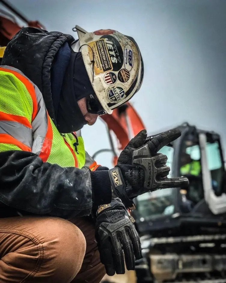 Mechanix pirštinių atstovas lietuvoje