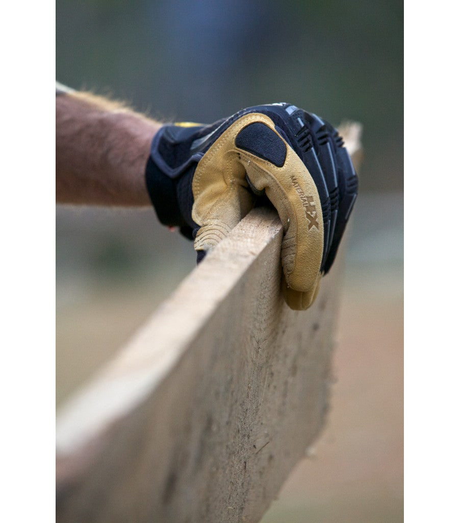 Apsaugines Pirštinės MECHANIX M-PACT 4X. Mechanix pirštinės M-Pact® pagamintos iš kvėpuojančios „TrekDry®“ medžiagos, kuri prisitaiko prie rankos formos ir palaiko komfortą visą dieną. Reguliuojami rankogaliai iš termoplastinės gumos (TPR) užtikrina saugų prigludimą. Anglies molekulės dėka galite lengvai valdyti jutiklinius ekranus, nenuimdami pirštinių. Pirštinės papildomai sutvirtintos