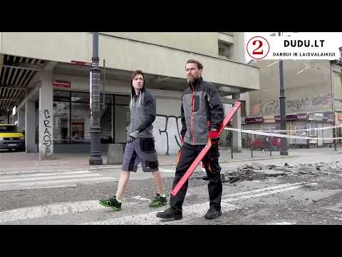 Darbo aprangos parduotuvė. Vyriški džemperiai, kelnės, darbo batai, striukės, darbinės pirštinės, šalmai ir kitos prekės.