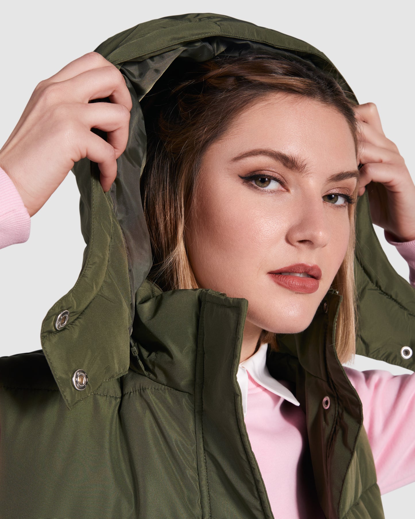 Stilinga ir šilta moteriška liemenė REINE, su nusegamu kapišonu