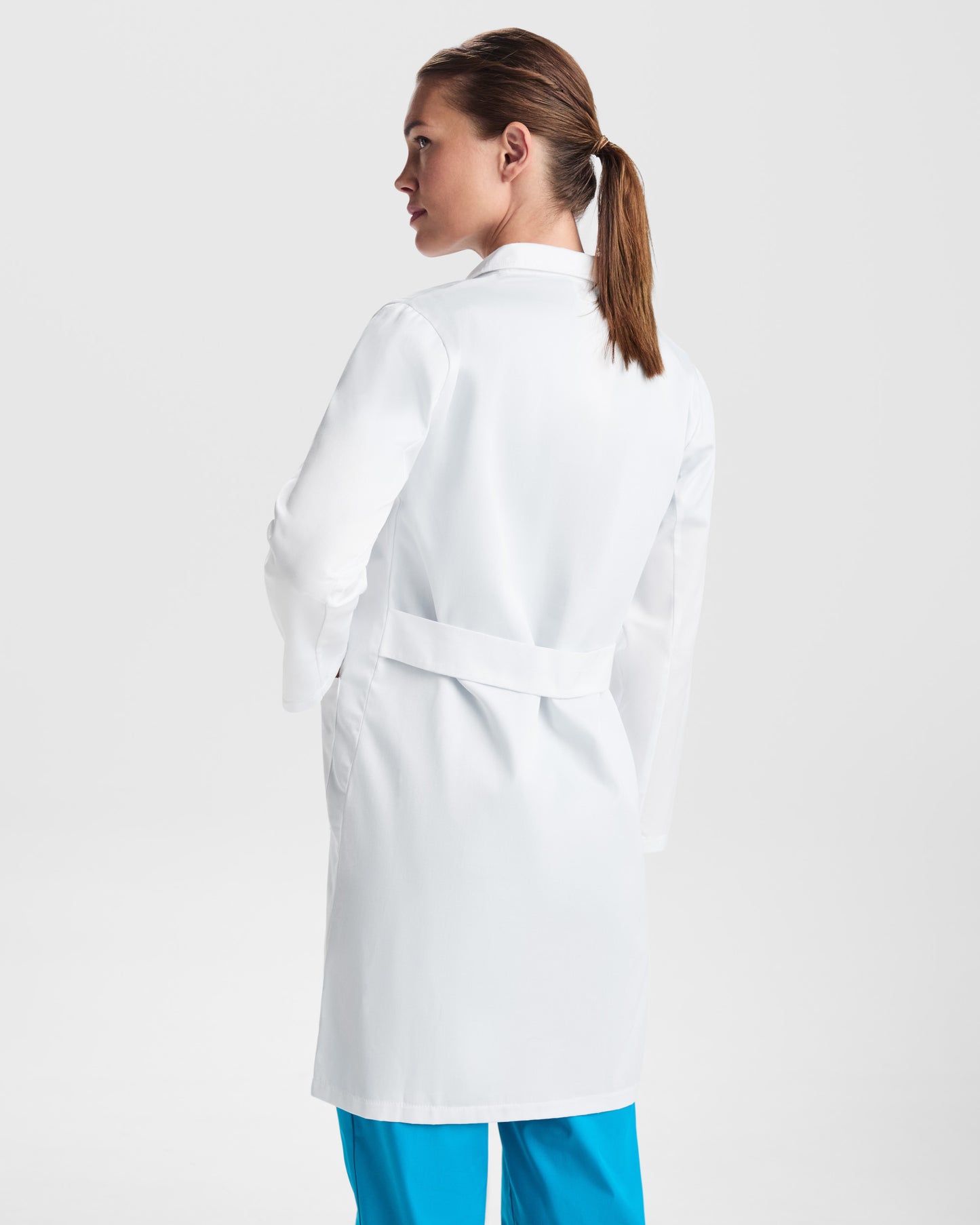 Moteriškas įliemenuotas chalatas VACCINE WOMAN, ilgomis rankovėmis (įvairių spalvų)