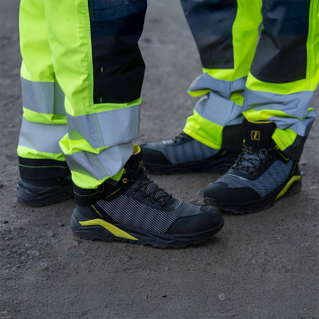 Lengvi ir patogūs darbo batai CARBON LOW S3S FO SR, su kompozitine pirštų ir pado apsauga
